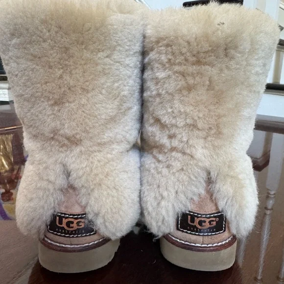 UGG Maylin Shearling Boots - Picture 4 of 9